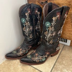 Women’s pecos  bill embroidered flowers Cowboy Boots size 9 run small